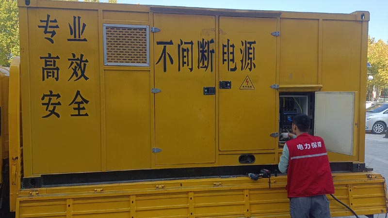 涞源柴油发电机组和UPS电源配合使用时，如何避免切换过程中的电力中断？